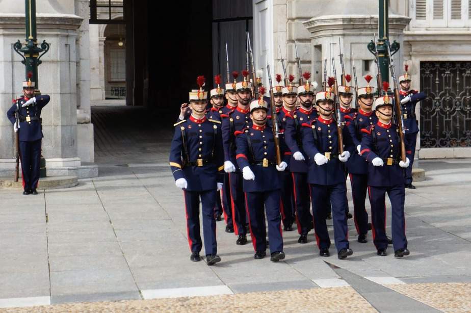 Relève de la garde au Palais Royal - © vivre à Madrid