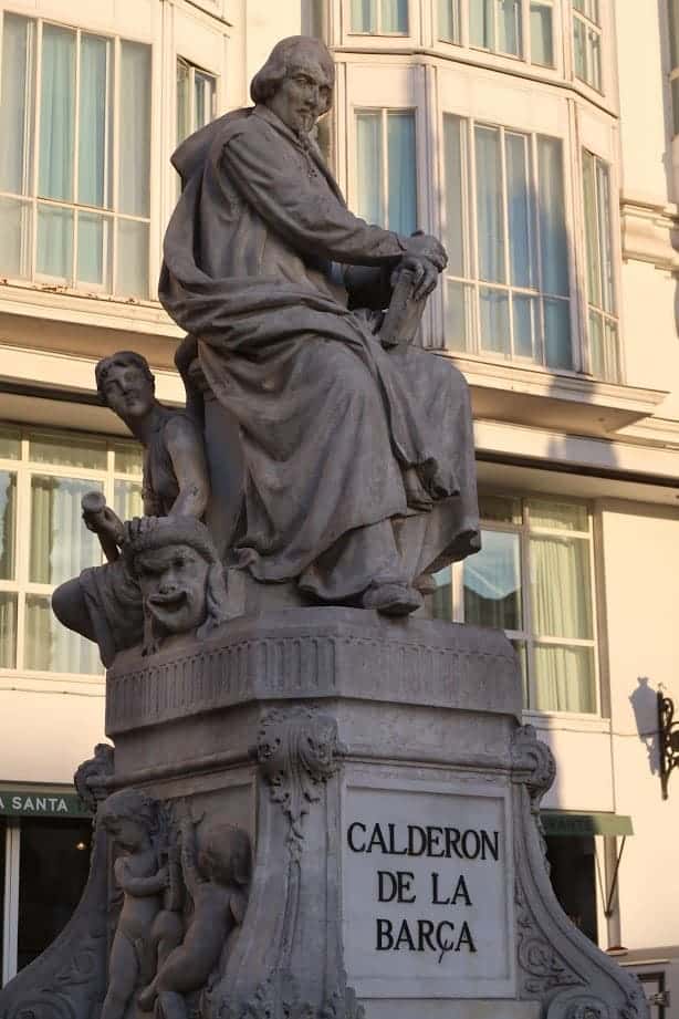 Statue de Calderon de la Barca, plaza Santa Ana Las Letras