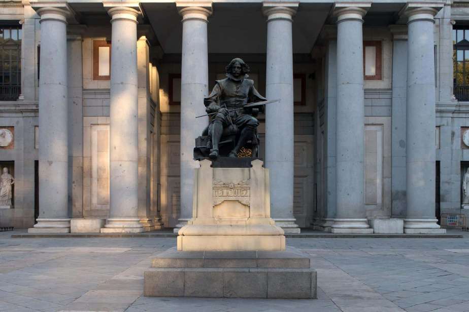 La statue de Velazquez devant le Prado
